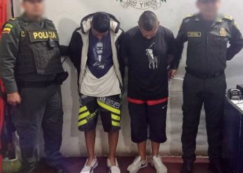 Policía captura a dos hombres minutos después de haber cometido un hurto en Popayán.
