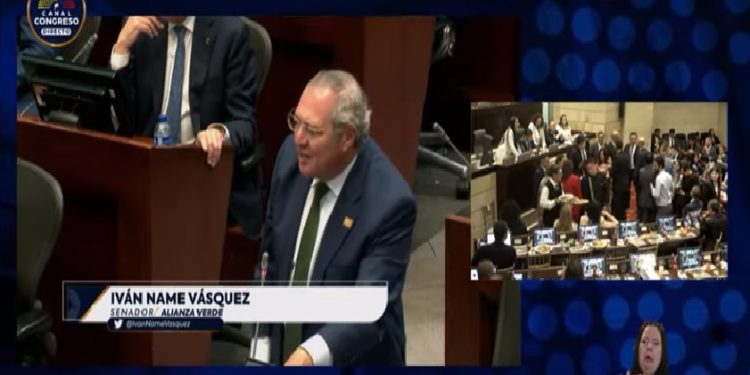 Sin alfombra roja, procuradora ni fiscal, La cúpula militar tampoco estuvo presente en el evento.