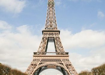 Turista mexicana habría sido abusada en plena torre Eiffel
