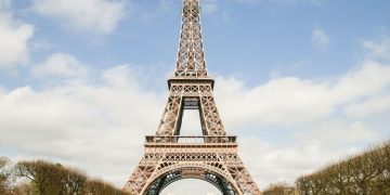 Turista mexicana habría sido abusada en plena torre Eiffel