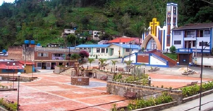 Las fuertes lluvias Mantienen incomunicado Chivor