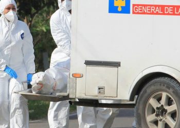 Entró a un hotel con dos mujeres y lo encontraron muerto