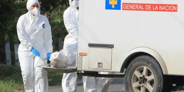 Entró a un hotel con dos mujeres y lo encontraron muerto