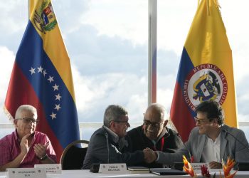 Comprometerse a no promover, financiar o vetar candidatos, amenazar, constreñir o coaccionar durante las elecciones