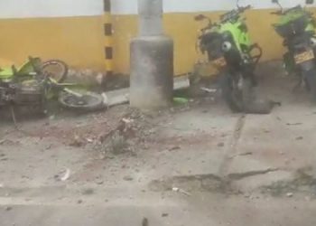 Hacia las 2 de la tarde se registró el estallido de un petardo, al parecer granada, frente a la Estación de Policía del Norte.