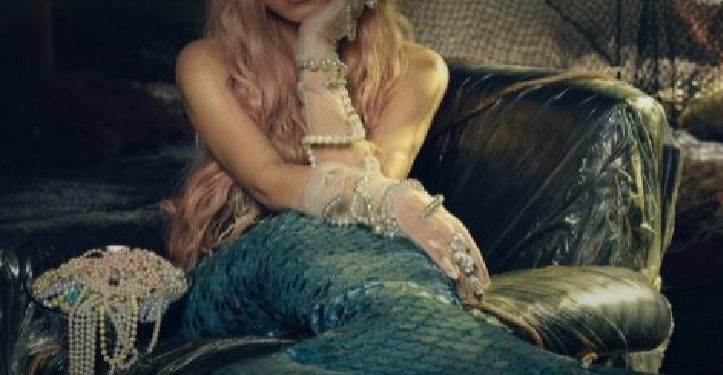 La cola pesaba mucho” dice Shakira al hablar de Ser una Sirena algo que no fue Facil
