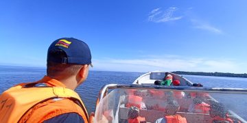 De manera articulada Dimar, Sena y el colegio Manuel Valverde limpiaron la playa “Los Obregones” de Guapi