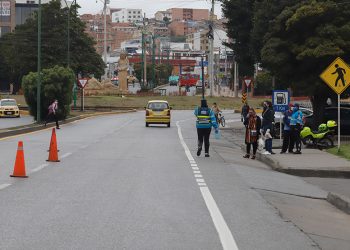 Hasta el mediodía los agentes de tránsito en los diferentes puestos de control y operativo que han adelantado en diferentes vías y sectores de la ciudad, han inmovilizado 27 carros y 8 motos en la jornada del dia sin Carro