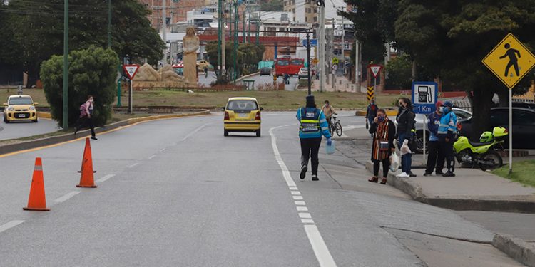 Hasta el mediodía los agentes de tránsito en los diferentes puestos de control y operativo que han adelantado en diferentes vías y sectores de la ciudad, han inmovilizado 27 carros y 8 motos en la jornada del dia sin Carro