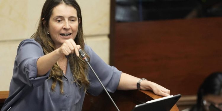 Será Paloma Valencia precandidata presidencial por el uribismo en 2026