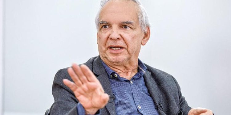 El ministro de Hacienda señaló que ya inició el proceso de reversión de los salarios con el apoyo del Banco de la República. El lunes se entregará un informe detallado sobre el incidente y su causa.