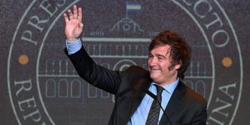 Regresa la derecha al poder en Argentina con Javier Milei. Acciones se disparan